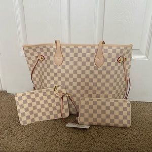 Daisy Rose tote with wristlet and wallet